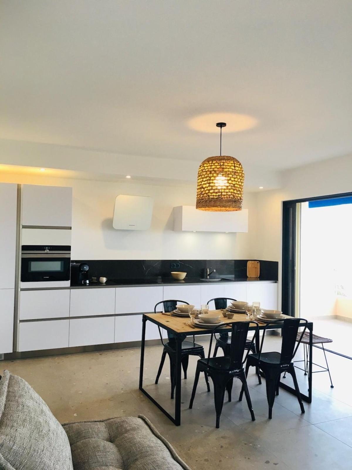 Appartement T3 Lumineux Traversant Totalement Neuf En Face De La Plage Front De Mer Vue Sur Les Iles Vue Mer Panoramique Assuree Residence De La Plage Centre Ville Du Lavandou 3Eme Etage Avec Ascenseur Appartement T3 เลอลาวองดูว์ ภายนอก รูปภาพ