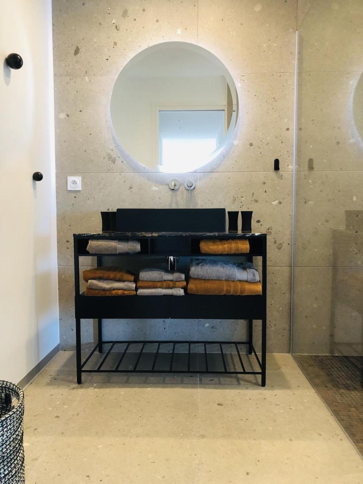 Appartement T3 Lumineux Traversant Totalement Neuf En Face De La Plage Front De Mer Vue Sur Les Iles Vue Mer Panoramique Assuree Residence De La Plage Centre Ville Du Lavandou 3Eme Etage Avec Ascenseur Appartement T3 เลอลาวองดูว์ ภายนอก รูปภาพ