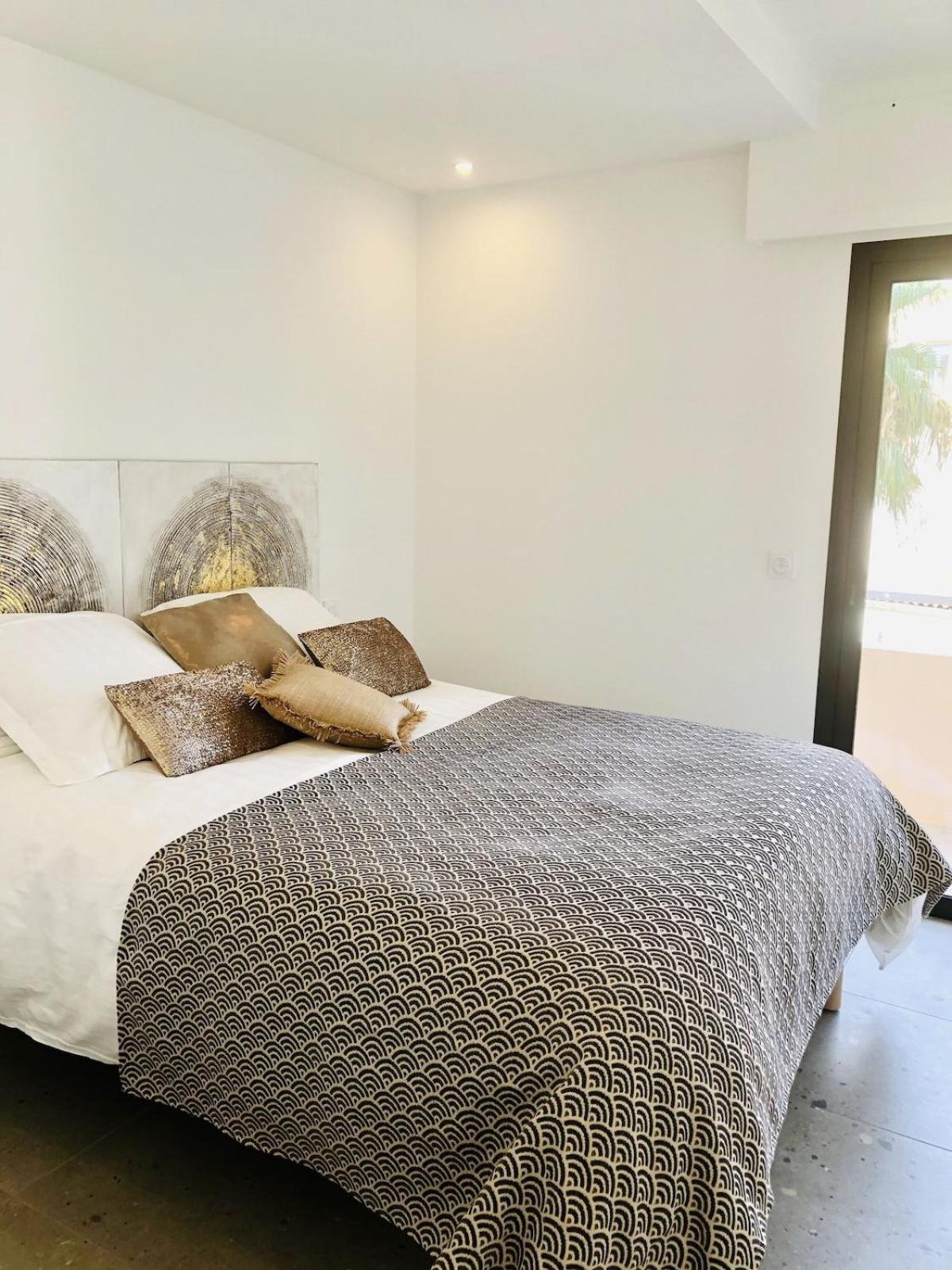 Appartement T3 Lumineux Traversant Totalement Neuf En Face De La Plage Front De Mer Vue Sur Les Iles Vue Mer Panoramique Assuree Residence De La Plage Centre Ville Du Lavandou 3Eme Etage Avec Ascenseur Appartement T3 เลอลาวองดูว์ ภายนอก รูปภาพ
