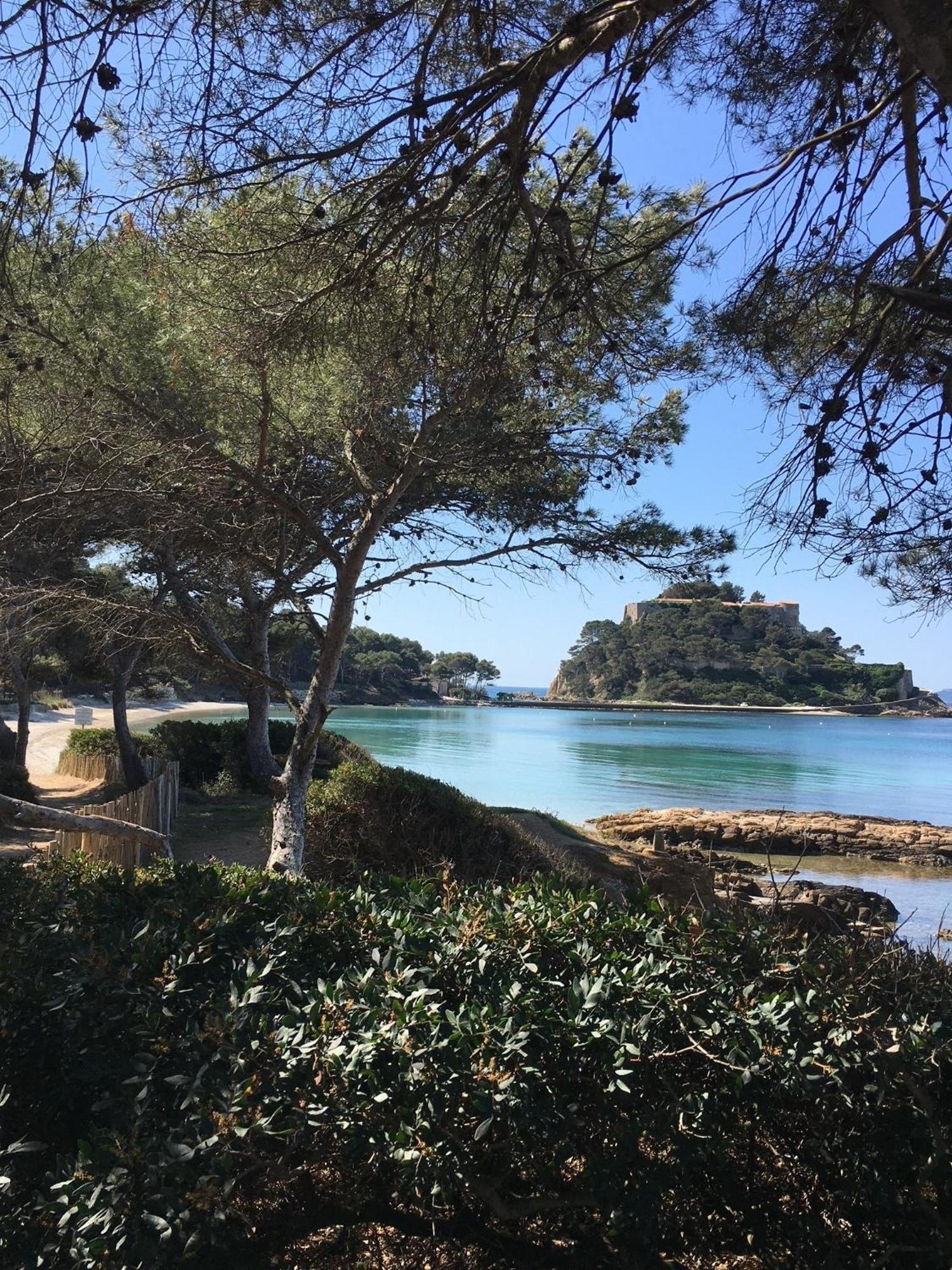 Appartement T3 Lumineux Traversant Totalement Neuf En Face De La Plage Front De Mer Vue Sur Les Iles Vue Mer Panoramique Assuree Residence De La Plage Centre Ville Du Lavandou 3Eme Etage Avec Ascenseur Appartement T3 เลอลาวองดูว์ ภายนอก รูปภาพ