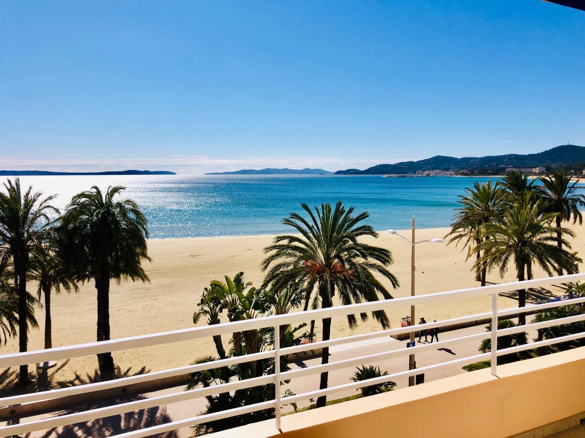 Appartement T3 Lumineux Traversant Totalement Neuf En Face De La Plage Front De Mer Vue Sur Les Iles Vue Mer Panoramique Assuree Residence De La Plage Centre Ville Du Lavandou 3Eme Etage Avec Ascenseur Appartement T3 เลอลาวองดูว์ ภายนอก รูปภาพ
