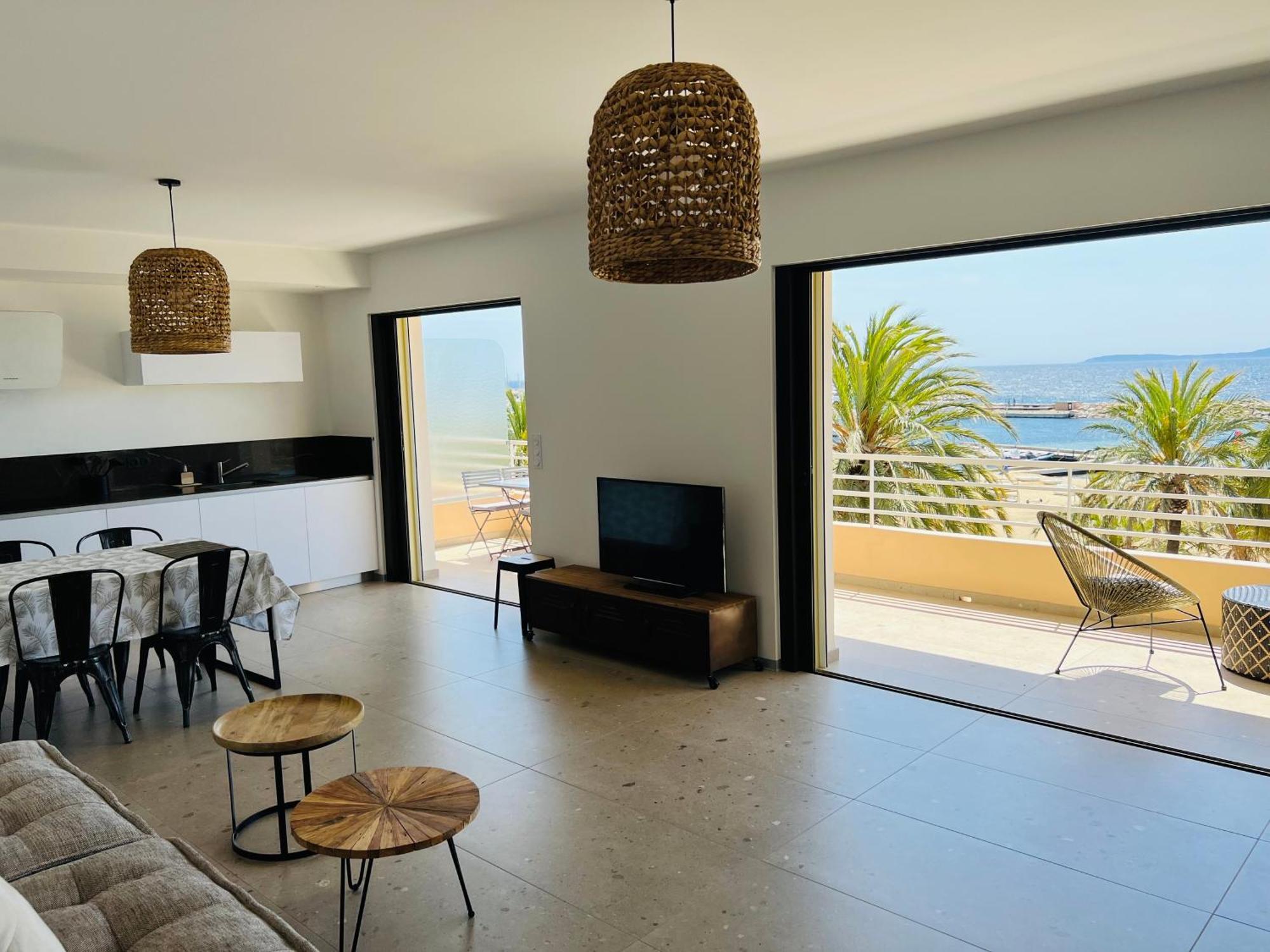 Appartement T3 Lumineux Traversant Totalement Neuf En Face De La Plage Front De Mer Vue Sur Les Iles Vue Mer Panoramique Assuree Residence De La Plage Centre Ville Du Lavandou 3Eme Etage Avec Ascenseur Appartement T3 เลอลาวองดูว์ ภายนอก รูปภาพ