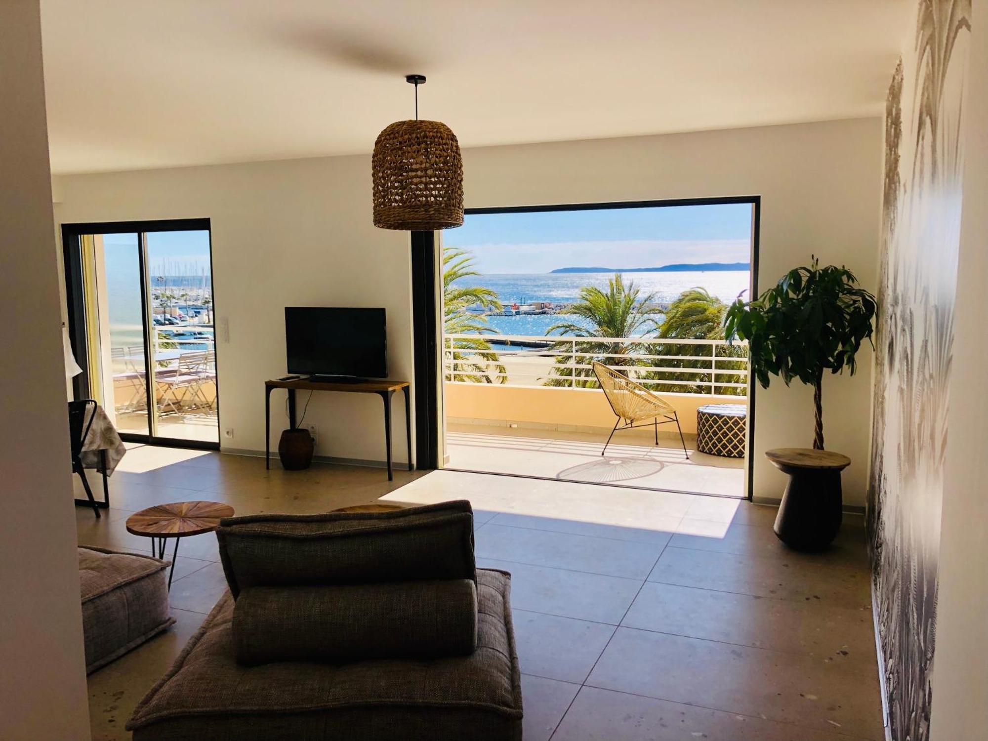 Appartement T3 Lumineux Traversant Totalement Neuf En Face De La Plage Front De Mer Vue Sur Les Iles Vue Mer Panoramique Assuree Residence De La Plage Centre Ville Du Lavandou 3Eme Etage Avec Ascenseur Appartement T3 เลอลาวองดูว์ ภายนอก รูปภาพ